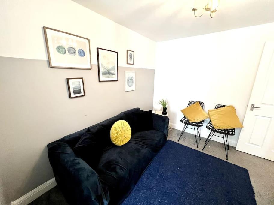 Modern 2 Bed Close To Mall With Parking & Garden Casa de Férias *